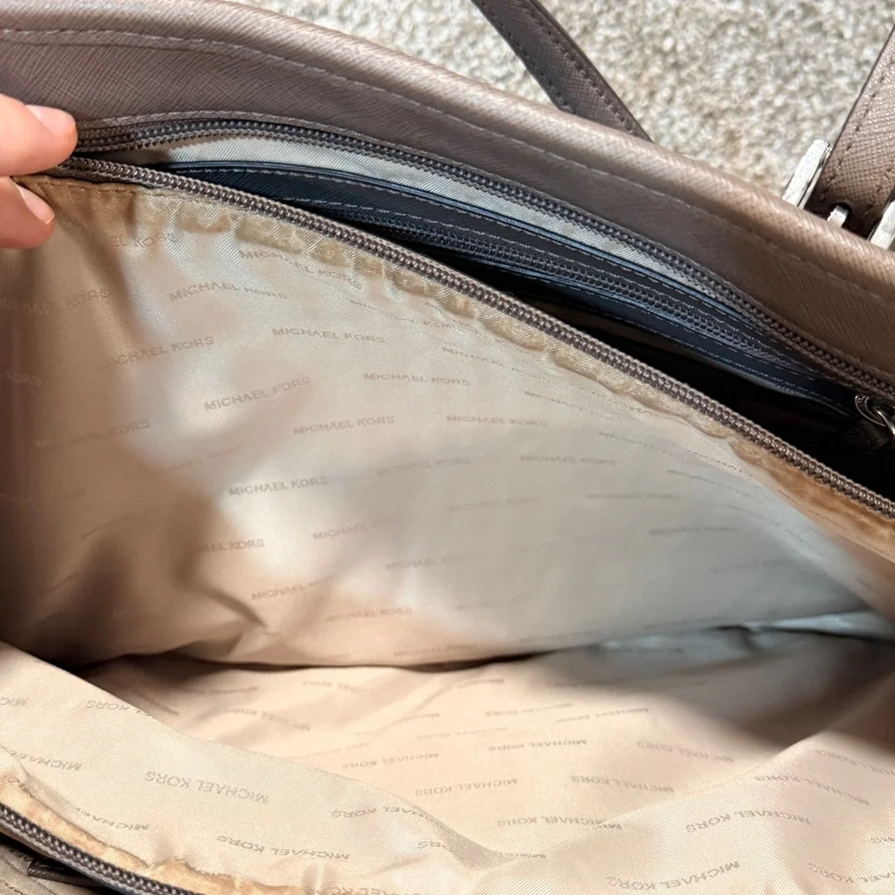 Michael Kors Jet Set Travel Saffiano leather tote bag